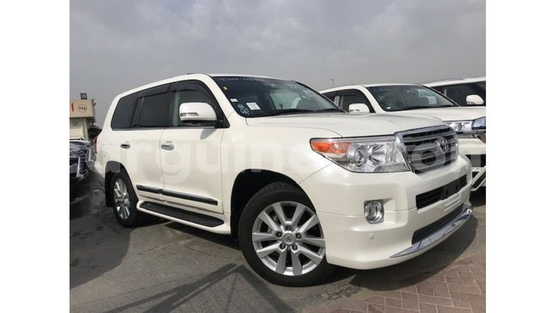 Big with watermark toyota land cruiser conakry import dubai 4801