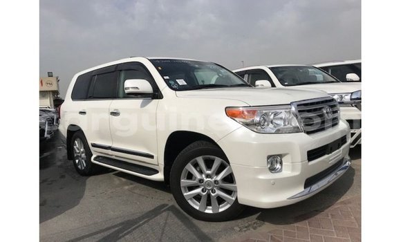 Acheter Import Voiture Toyota Land Cruiser Blanc à Import - Dubai, Conakry Acheter Import Voiture Toyota Land Cruiser Blanc à Import - Dubai, Conakry