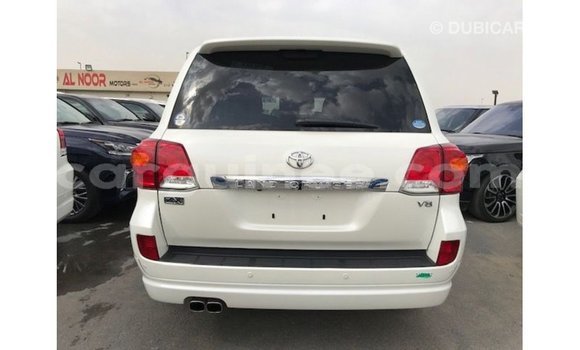 Acheter Import Voiture Toyota Land Cruiser Blanc à Import - Dubai, Conakry Acheter Import Voiture Toyota Land Cruiser Blanc à Import - Dubai, Conakry