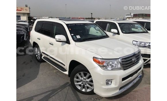 Acheter Import Voiture Toyota Land Cruiser Blanc à Import - Dubai, Conakry Acheter Import Voiture Toyota Land Cruiser Blanc à Import - Dubai, Conakry