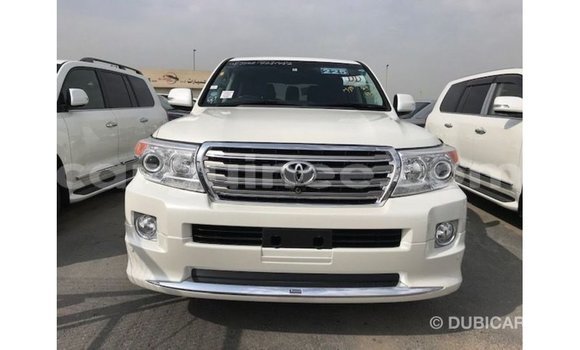 Acheter Import Voiture Toyota Land Cruiser Blanc à Import - Dubai, Conakry Acheter Import Voiture Toyota Land Cruiser Blanc à Import - Dubai, Conakry