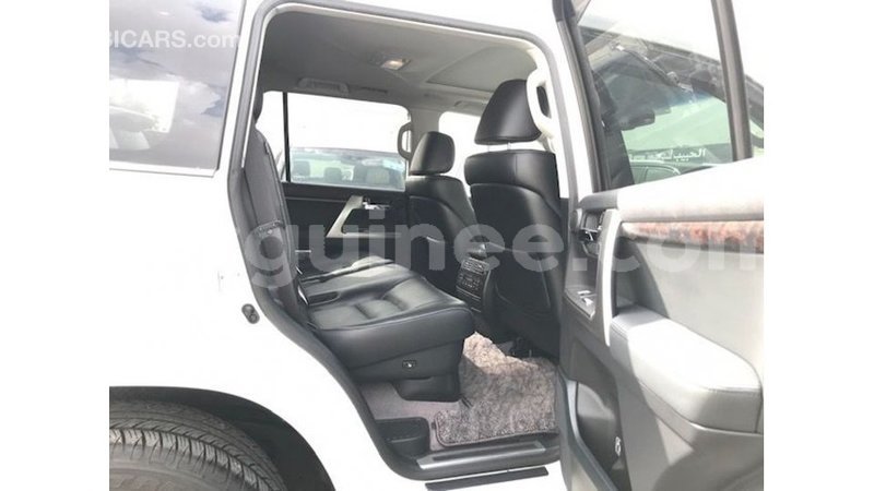 Big with watermark toyota land cruiser conakry import dubai 4801