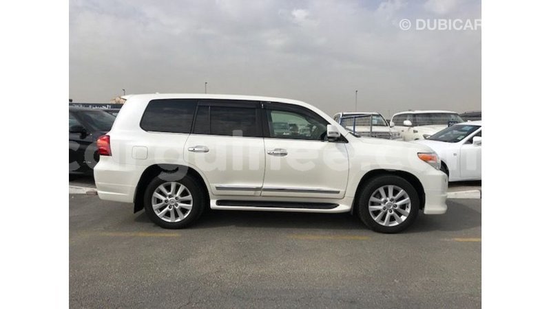 Big with watermark toyota land cruiser conakry import dubai 4801