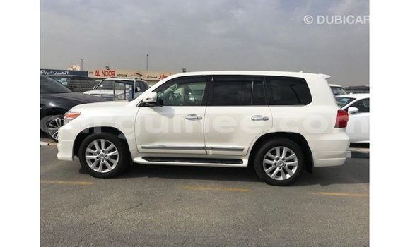 Acheter Import Voiture Toyota Land Cruiser Blanc à Import - Dubai, Conakry Acheter Import Voiture Toyota Land Cruiser Blanc à Import - Dubai, Conakry