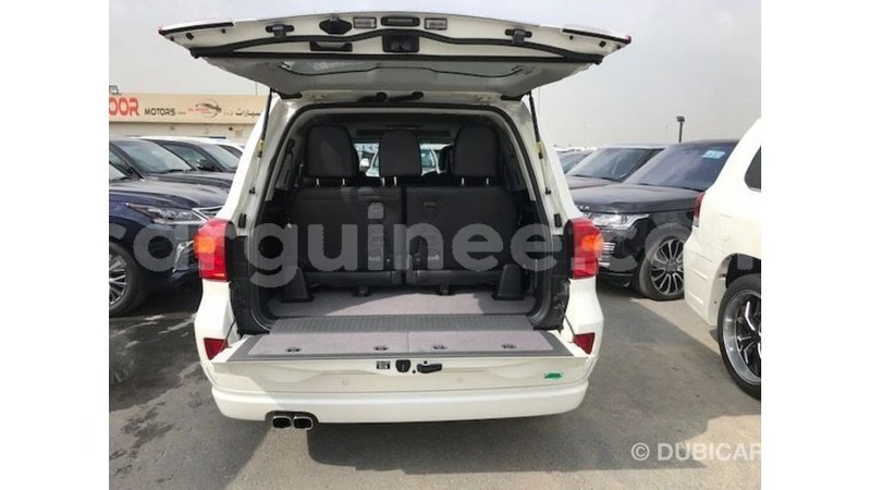 Big with watermark toyota land cruiser conakry import dubai 4801