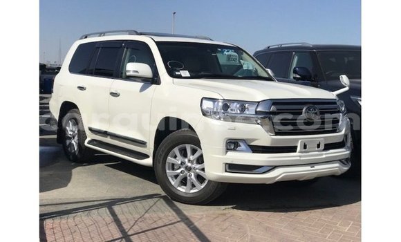 Acheter Import Voiture Toyota Land Cruiser Blanc à Import - Dubai, Conakry Acheter Import Voiture Toyota Land Cruiser Blanc à Import - Dubai, Conakry