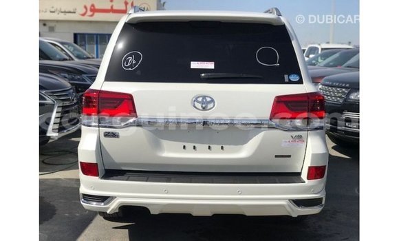 Acheter Import Voiture Toyota Land Cruiser Blanc à Import - Dubai, Conakry Acheter Import Voiture Toyota Land Cruiser Blanc à Import - Dubai, Conakry