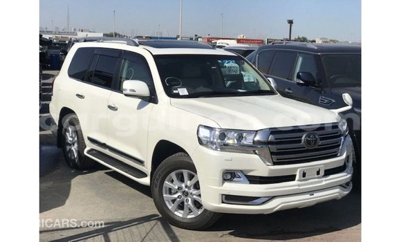 Acheter Import Voiture Toyota Land Cruiser Blanc à Import - Dubai, Conakry Acheter Import Voiture Toyota Land Cruiser Blanc à Import - Dubai, Conakry