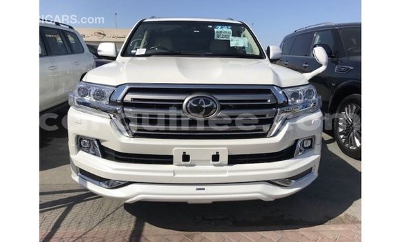 Acheter Import Voiture Toyota Land Cruiser Blanc à Import - Dubai, Conakry Acheter Import Voiture Toyota Land Cruiser Blanc à Import - Dubai, Conakry