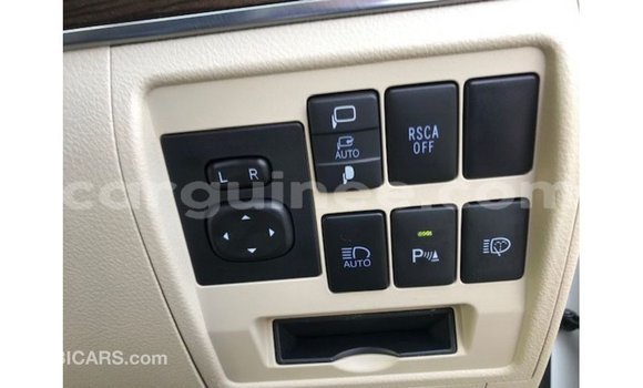 Acheter Import Voiture Toyota Land Cruiser Blanc à Import - Dubai, Conakry Acheter Import Voiture Toyota Land Cruiser Blanc à Import - Dubai, Conakry
