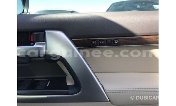 Acheter Import Voiture Toyota Land Cruiser Blanc à Import - Dubai, Conakry Acheter Import Voiture Toyota Land Cruiser Blanc à Import - Dubai, Conakry