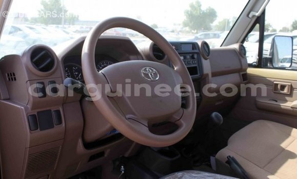 Acheter Import Voiture Toyota Land Cruiser Beige à Import - Dubai, Conakry Acheter Import Voiture Toyota Land Cruiser Beige à Import - Dubai, Conakry