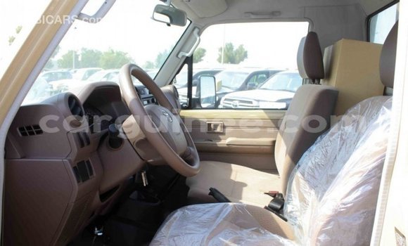 Acheter Import Voiture Toyota Land Cruiser Beige à Import - Dubai, Conakry Acheter Import Voiture Toyota Land Cruiser Beige à Import - Dubai, Conakry