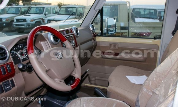 Buy Import Toyota Land Cruiser Beige Car in Import - Dubai in Conakry Buy Import Toyota Land Cruiser Beige Car in Import - Dubai in Conakry
