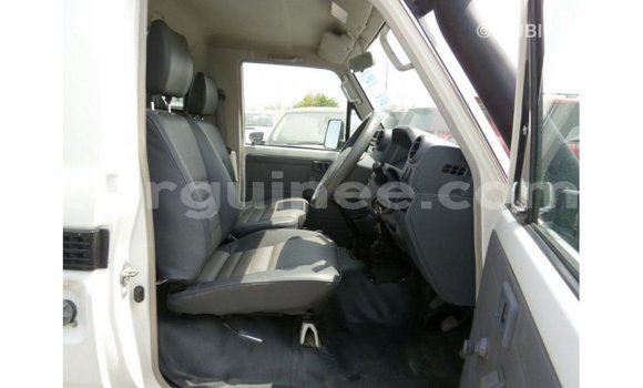 Buy Import Toyota Land Cruiser White Car in Import - Dubai in Conakry Buy Import Toyota Land Cruiser White Car in Import - Dubai in Conakry