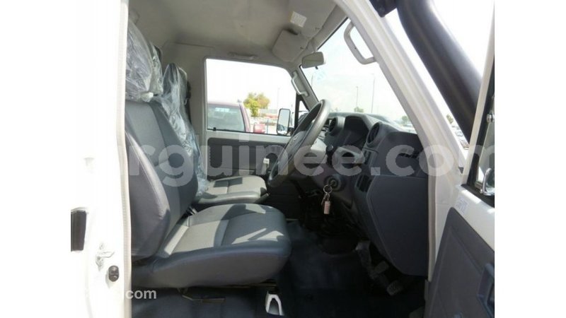 Big with watermark toyota land cruiser conakry import dubai 4822