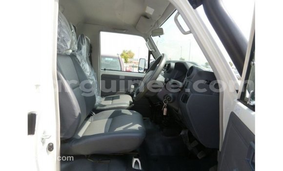 Buy Import Toyota Land Cruiser White Car in Import - Dubai in Conakry Buy Import Toyota Land Cruiser White Car in Import - Dubai in Conakry