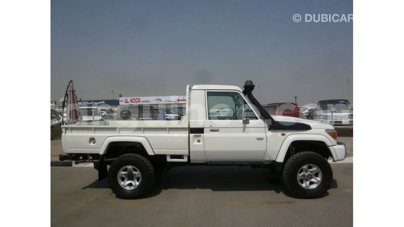 Big with watermark toyota land cruiser conakry import dubai 4822