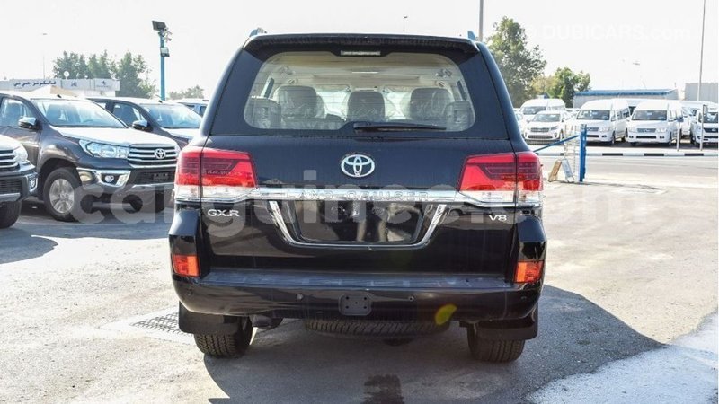 Big with watermark toyota land cruiser conakry import dubai 4823