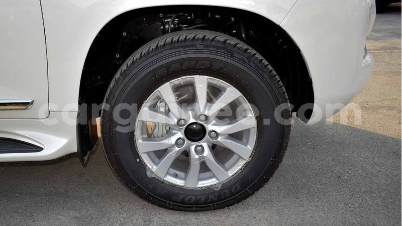 Big with watermark toyota land cruiser conakry import dubai 4824