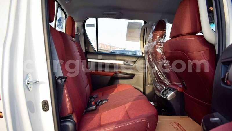 Big with watermark toyota hilux conakry import dubai 4826