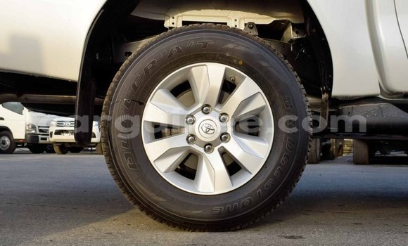 Buy Import Toyota Hilux White Car in Import - Dubai in Conakry Buy Import Toyota Hilux White Car in Import - Dubai in Conakry
