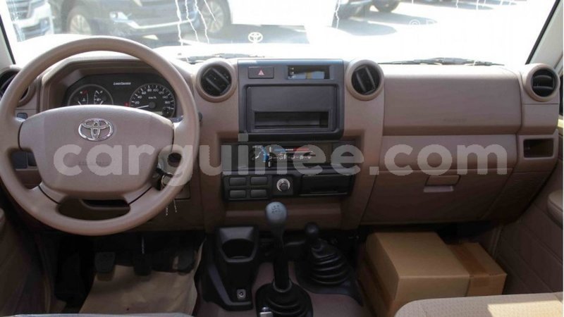 Big with watermark toyota land cruiser conakry import dubai 4828