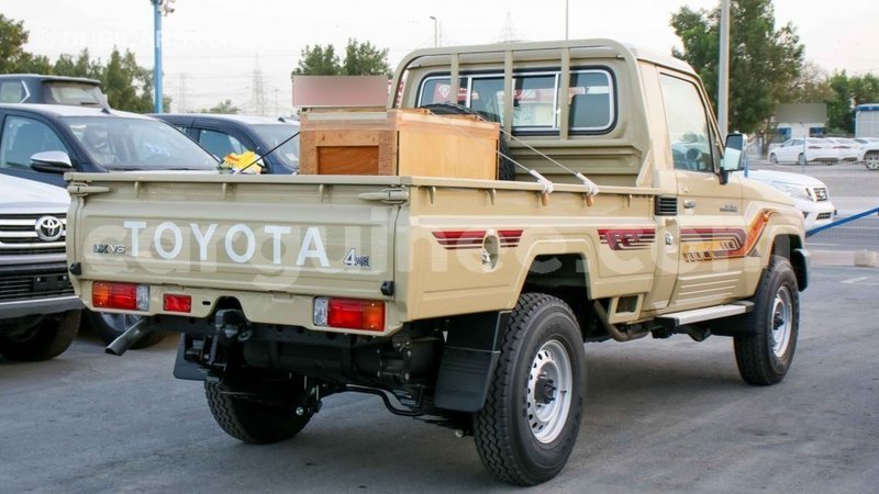 Big with watermark toyota land cruiser conakry import dubai 4832