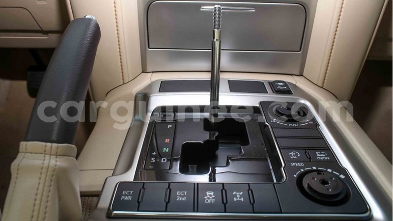 Big with watermark toyota land cruiser conakry import dubai 4835