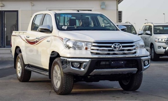 Acheter Import Voiture Toyota Hilux Blanc à Import - Dubai, Conakry Acheter Import Voiture Toyota Hilux Blanc à Import - Dubai, Conakry