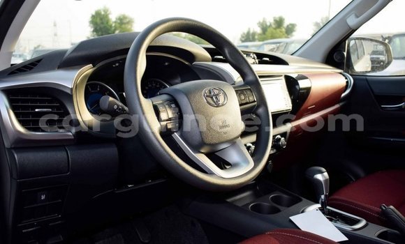Acheter Import Voiture Toyota Hilux Blanc à Import - Dubai, Conakry Acheter Import Voiture Toyota Hilux Blanc à Import - Dubai, Conakry
