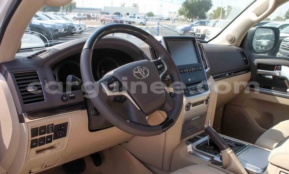 Buy Import Toyota Land Cruiser White Car in Import - Dubai in Conakry Buy Import Toyota Land Cruiser White Car in Import - Dubai in Conakry