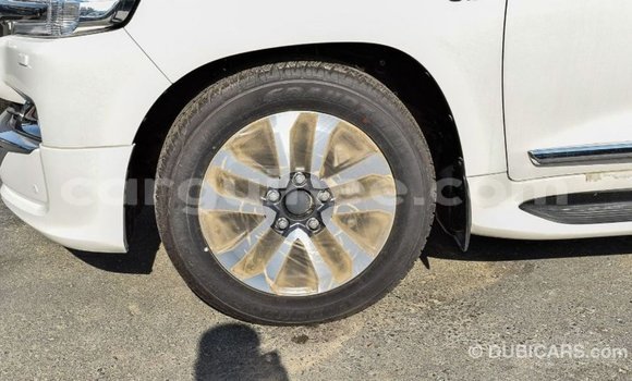 Acheter Import Voiture Toyota Land Cruiser Blanc à Import - Dubai, Conakry Acheter Import Voiture Toyota Land Cruiser Blanc à Import - Dubai, Conakry