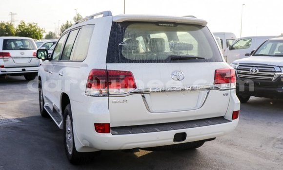 Buy Import Toyota Land Cruiser White Car in Import - Dubai in Conakry Buy Import Toyota Land Cruiser White Car in Import - Dubai in Conakry