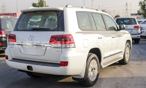 Buy Import Toyota Land Cruiser White Car in Import - Dubai in Conakry Buy Import Toyota Land Cruiser White Car in Import - Dubai in Conakry
