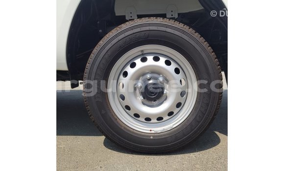 Acheter Import Voiture Toyota Hilux Blanc à Import - Dubai, Conakry Acheter Import Voiture Toyota Hilux Blanc à Import - Dubai, Conakry