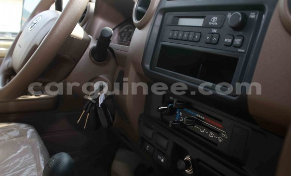 Buy Import Toyota Land Cruiser Beige Car in Import - Dubai in Conakry Buy Import Toyota Land Cruiser Beige Car in Import - Dubai in Conakry