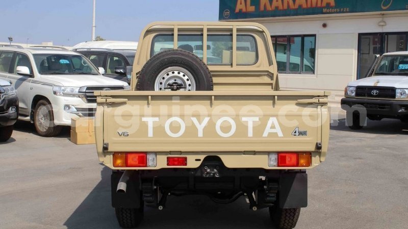 Big with watermark toyota land cruiser conakry import dubai 4848