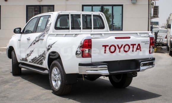 Acheter Import Voiture Toyota Hilux Blanc à Import - Dubai, Conakry Acheter Import Voiture Toyota Hilux Blanc à Import - Dubai, Conakry