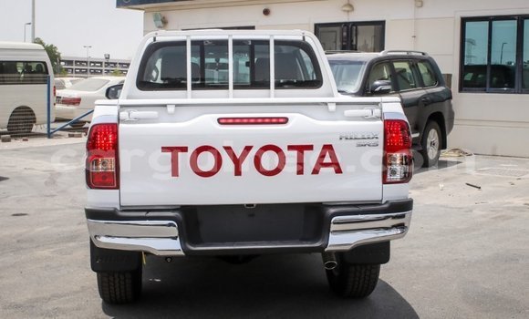 Acheter Import Voiture Toyota Hilux Blanc à Import - Dubai, Conakry Acheter Import Voiture Toyota Hilux Blanc à Import - Dubai, Conakry