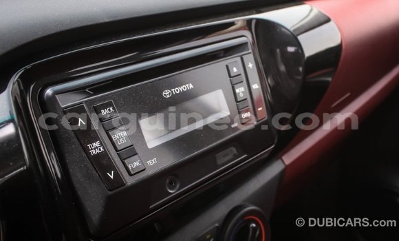 Acheter Import Voiture Toyota Hilux Blanc à Import - Dubai, Conakry Acheter Import Voiture Toyota Hilux Blanc à Import - Dubai, Conakry