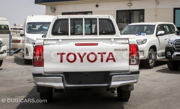 Acheter Import Voiture Toyota Hilux Blanc à Import - Dubai, Conakry Acheter Import Voiture Toyota Hilux Blanc à Import - Dubai, Conakry