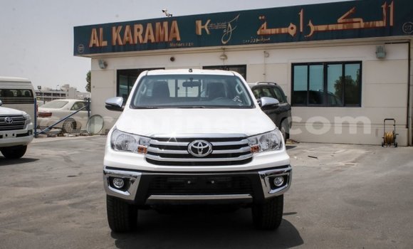 Acheter Import Voiture Toyota Hilux Blanc à Import - Dubai, Conakry Acheter Import Voiture Toyota Hilux Blanc à Import - Dubai, Conakry