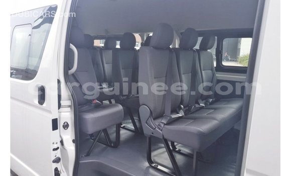 Acheter Import Voiture Toyota Hiace Blanc à Import - Dubai, Conakry Acheter Import Voiture Toyota Hiace Blanc à Import - Dubai, Conakry