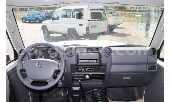 Acheter Import Voiture Toyota Land Cruiser Blanc à Import - Dubai, Conakry Acheter Import Voiture Toyota Land Cruiser Blanc à Import - Dubai, Conakry