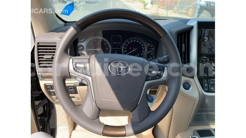 Big with watermark toyota land cruiser conakry import dubai 4871