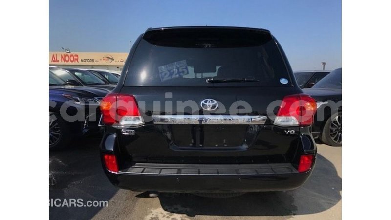 Big with watermark toyota land cruiser conakry import dubai 4877