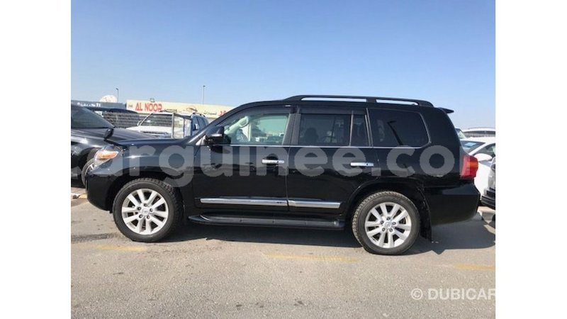 Big with watermark toyota land cruiser conakry import dubai 4877