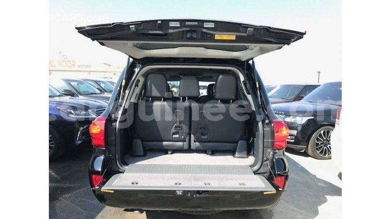 Big with watermark toyota land cruiser conakry import dubai 4877