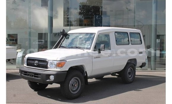 Buy Import Toyota Land Cruiser White Car in Import - Dubai in Conakry Buy Import Toyota Land Cruiser White Car in Import - Dubai in Conakry